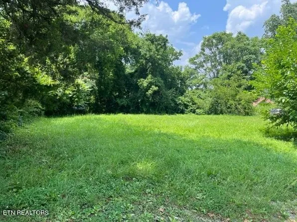 3633 Skyline Dr, Knoxville, TN 37914