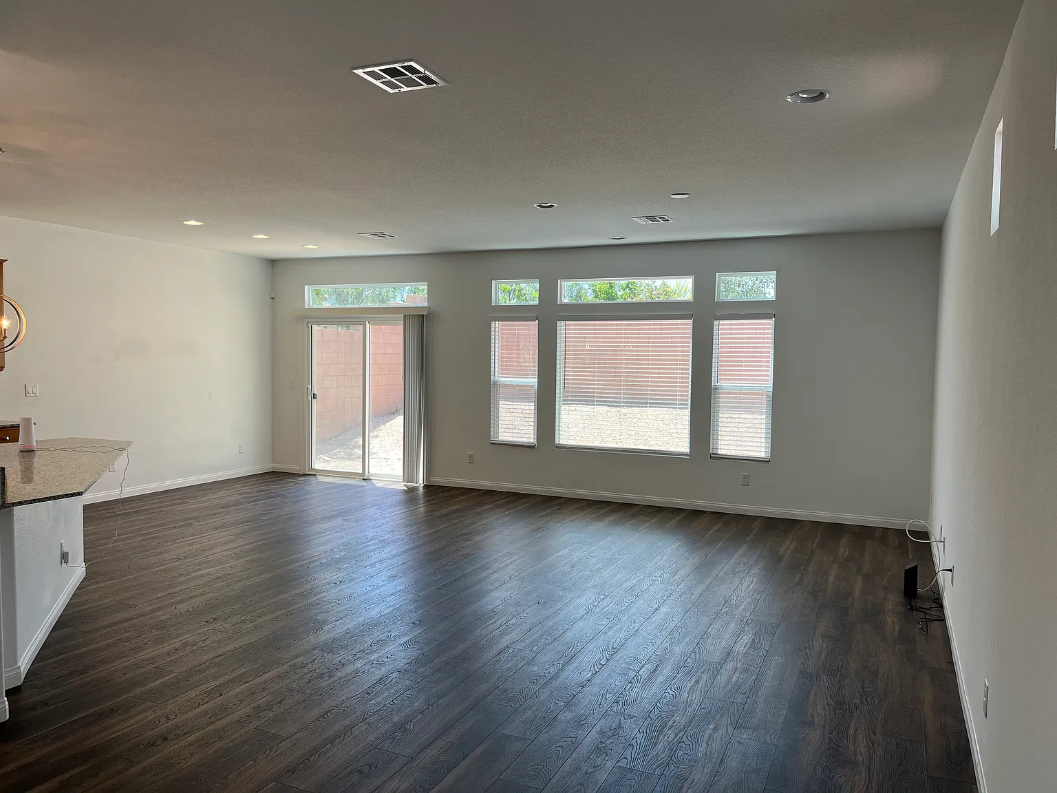 4 bed, 2.5 bath, 2161 sqft, $2,400 — Photo 4