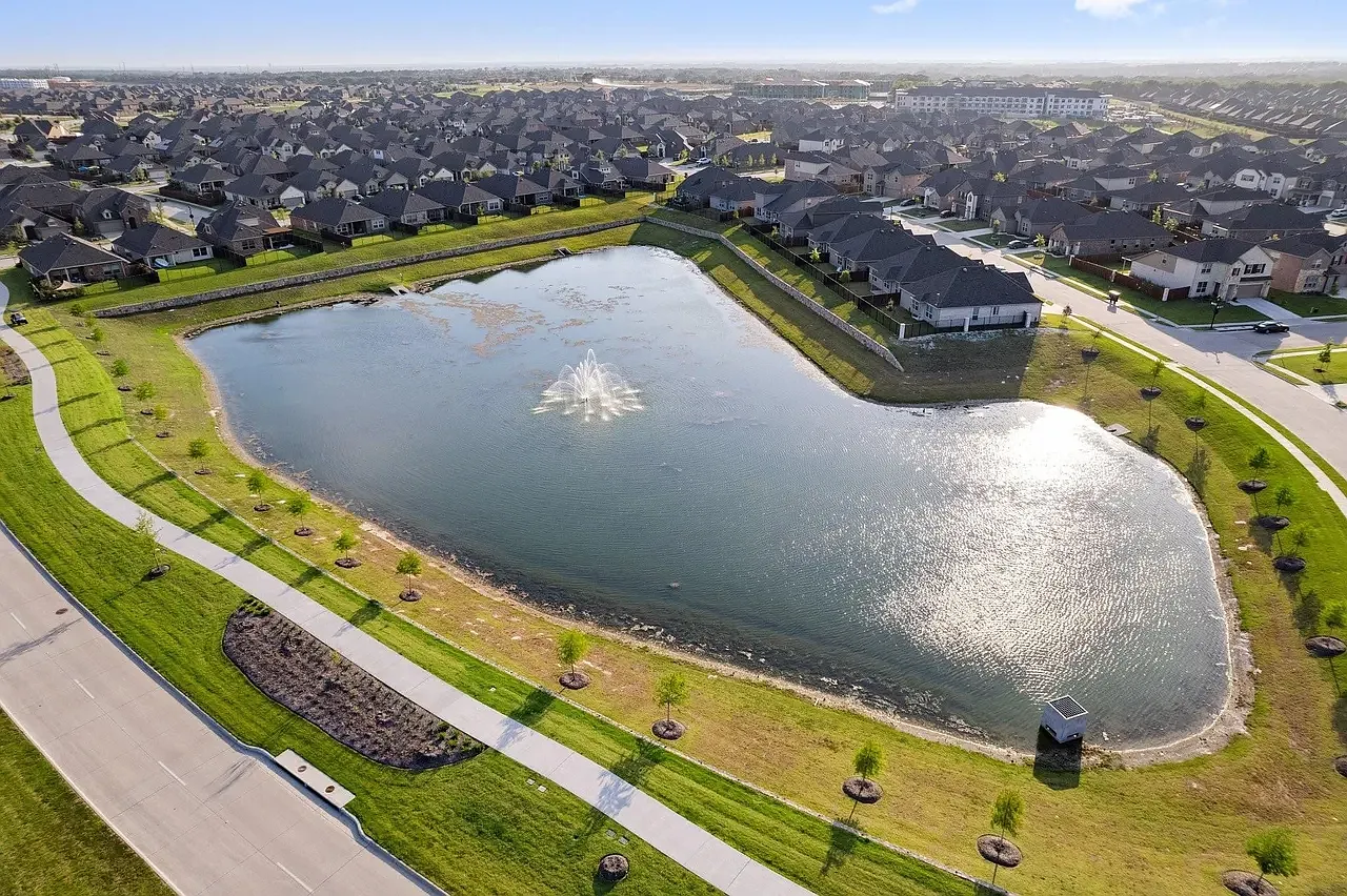 4 bed, 2036 sqft, $2,350 — Photo 3