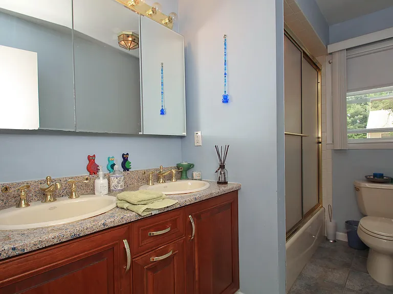 42-05 Naugle Dr — Photo 13