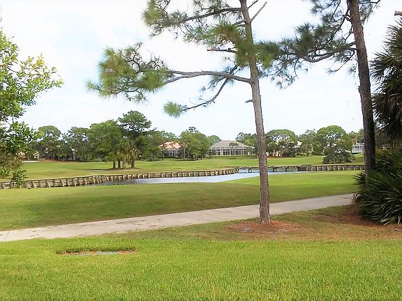 5th image of 2357 SW Manor Hill Dr