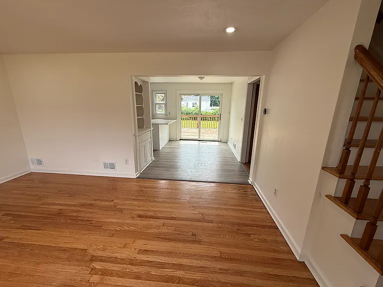 585 Mountainview Dr — Photo 5