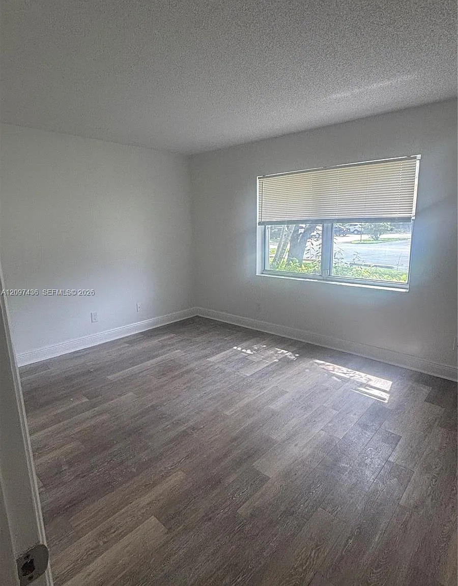 Bella Grand Condo — Photo 2