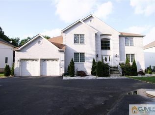 118 Henderson Rd, Kendall Park, NJ 08824