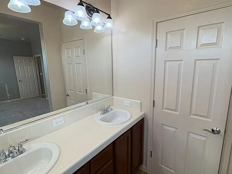 3310 N Tilden Ct — Photo 30