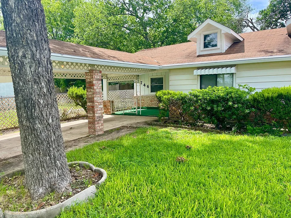 742-746 Gulf St