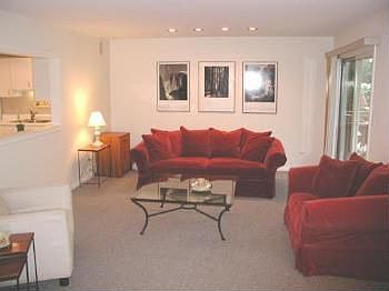 3rd image of 8 Warwick Ln
