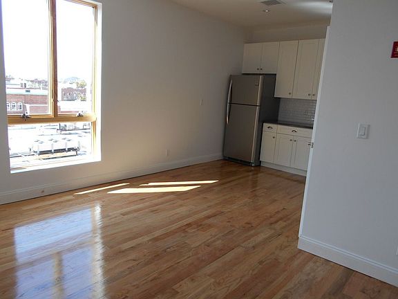 3rd image of 3093 38th St APT 3C
