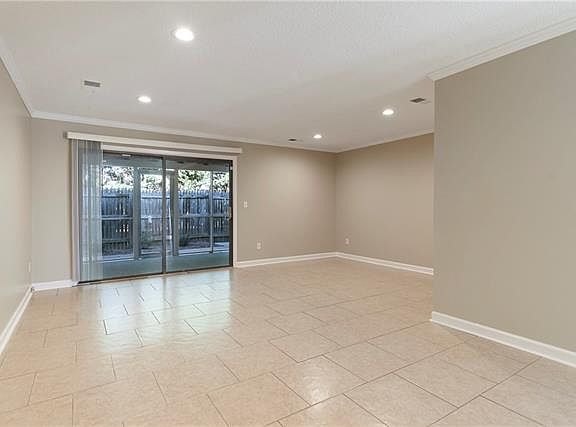 5th image of 4340 N Center St Unit 406