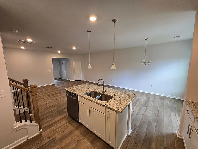 611 Glen Clova — Photo 10