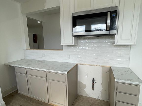 5th image of 12 Grand Ave Floor 1