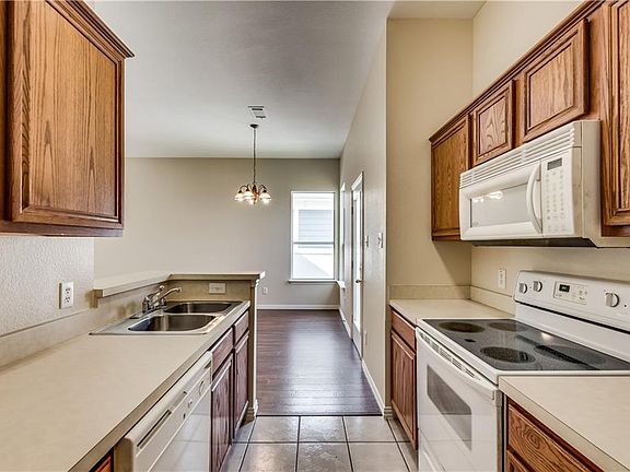 3rd image of 10065 Cedar Lake Dr