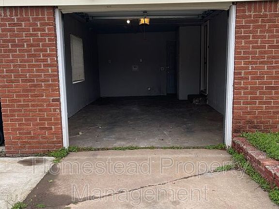 5th image of 1933 NE 26th St