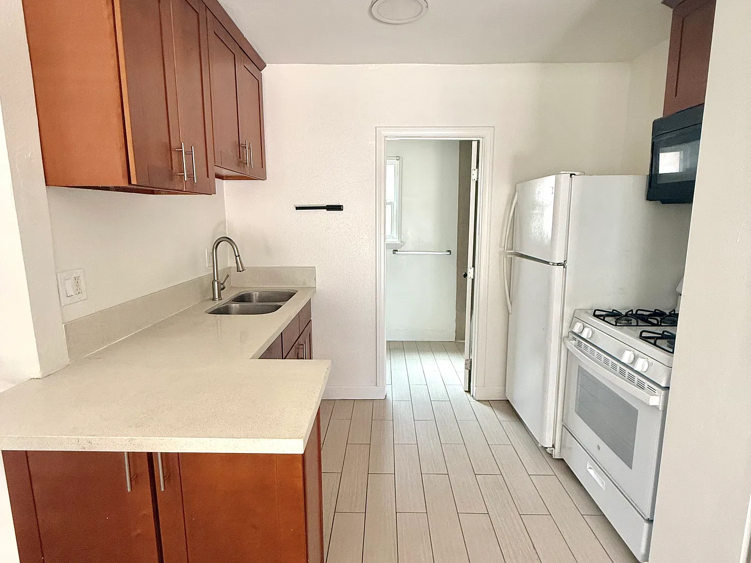 Studio, 260 sqft, $1,400 — Photo 3