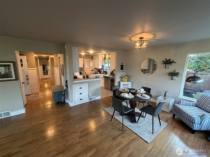 5th image of 522 Hawthorne Street