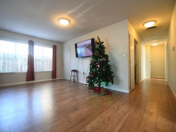 2nd image of 421-423 Willis Ave