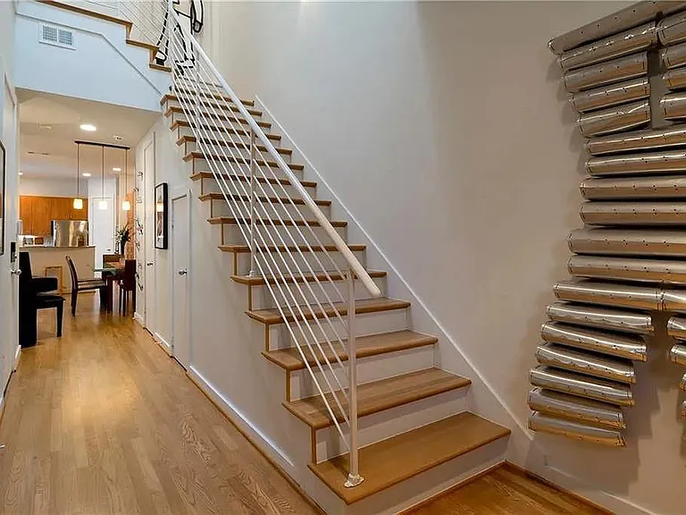 4318 Gilbert Ave — Photo 3