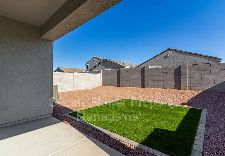 2037 W Shelly Ave — Photo 25