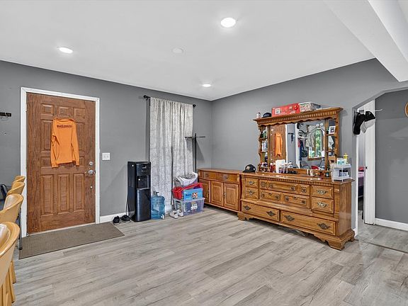4th image of 2427 Windsor Rd