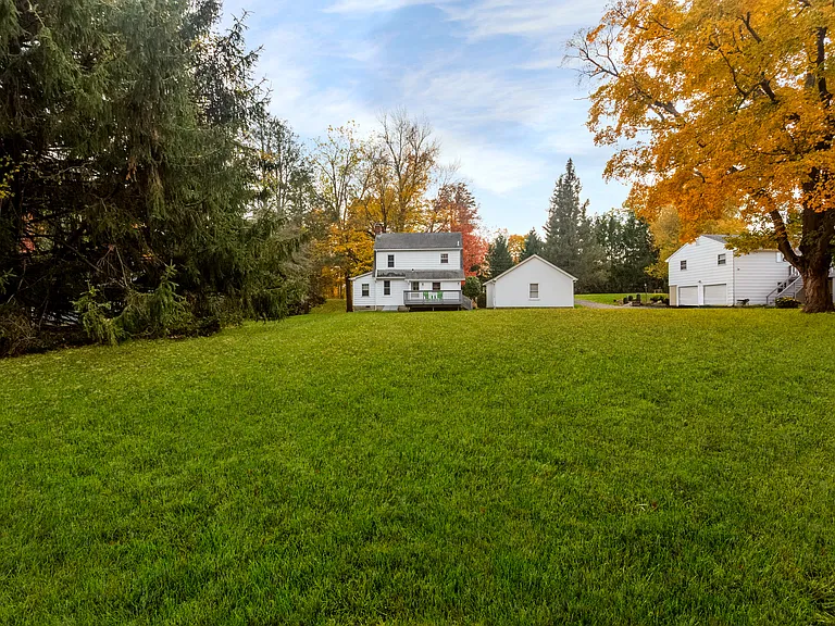 31 Hillandale Rd — Photo 38