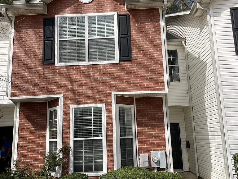 7690 Creekside Ln — Photo 2