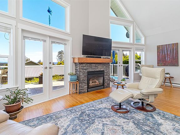 3rd image of 433 Davis Rd