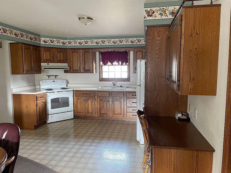 304 N Wine St, Earlville, IA 52041 Zillow