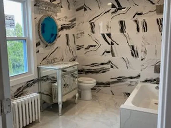 (undisclosed Address), Mineola, NY 11501