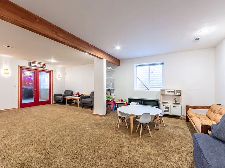 Building's Lounge