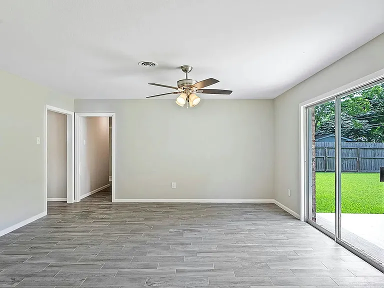 5815 Effingham Dr — Photo 9
