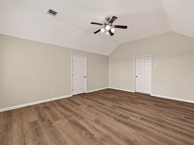 706 Silver Creek Cir — Photo 43