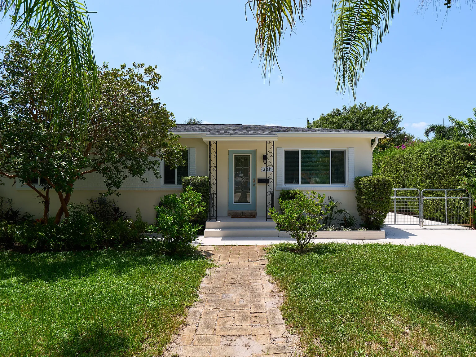 3 bed, 2.0 bath, 1252 sqft, $4,500 — Photo 3