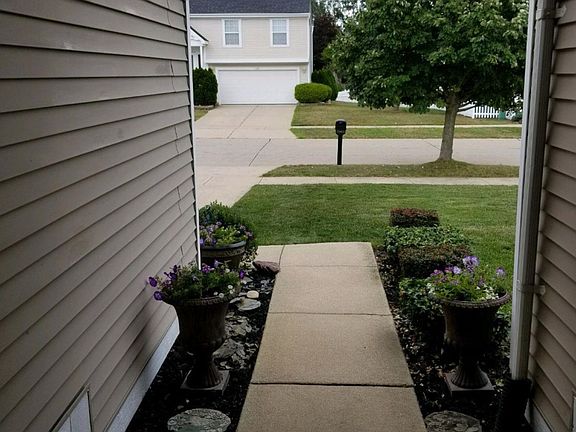 2nd image of 348 Oxford Ct