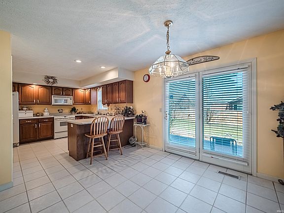 5th image of 634 Lancelot Dr