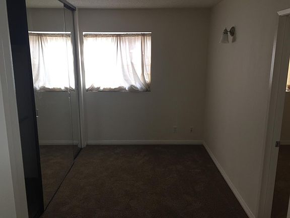 4th image of 1100 E 4th St Unit U