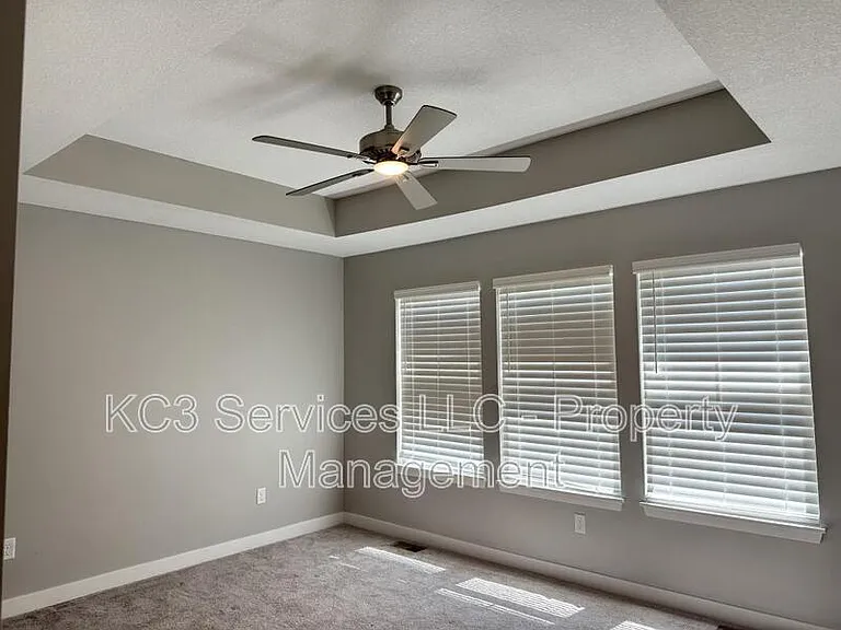 2018 SW Holdbrooks Dr — Photo 9