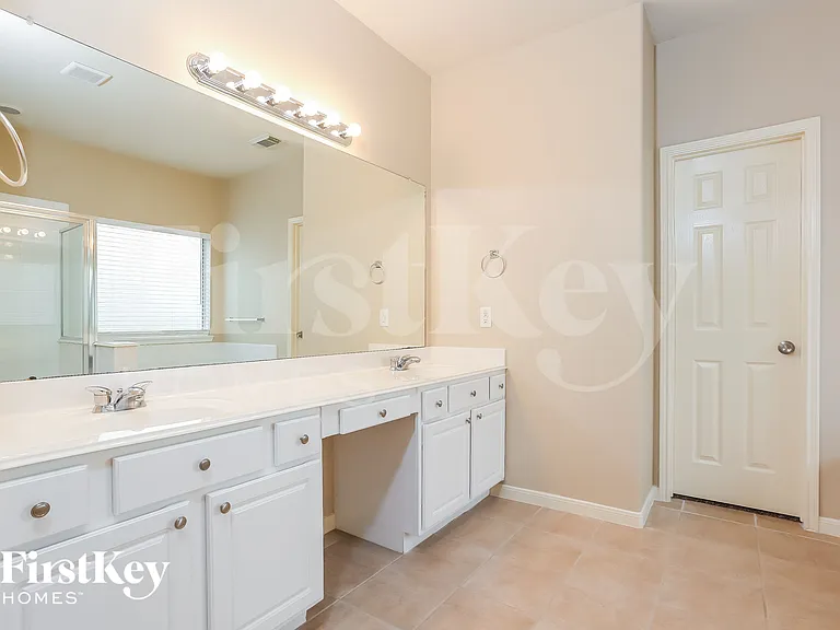 18210 Olive Tree Ct — Photo 10