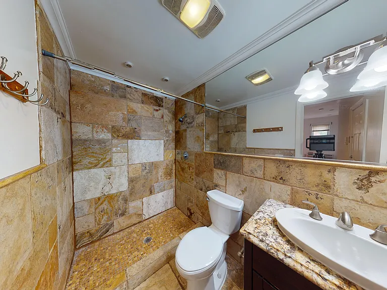 607 Adams St #1 — Photo 10