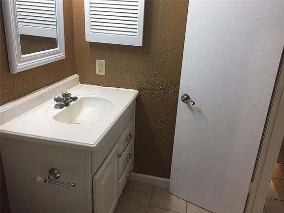 5th image of 3522 Vespasian Blvd