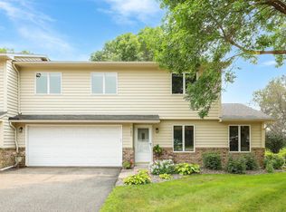 580 Oak Hill Cir, Chaska, MN 55318