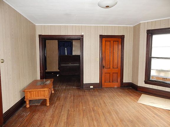 4th image of 1009 Grand Central Ave