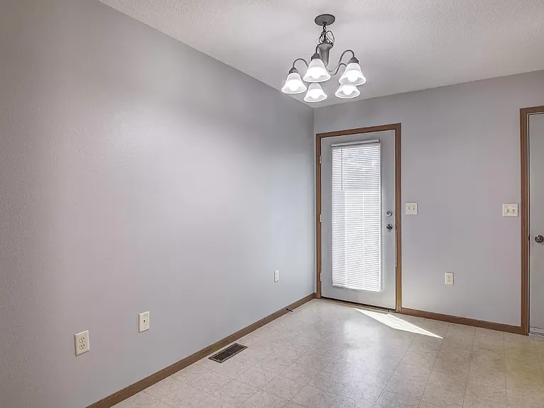 3205 Oak Knoll Dr #2 — Photo 6