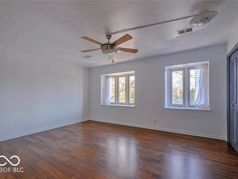 8527 Canterbury Sq E — Photo 9