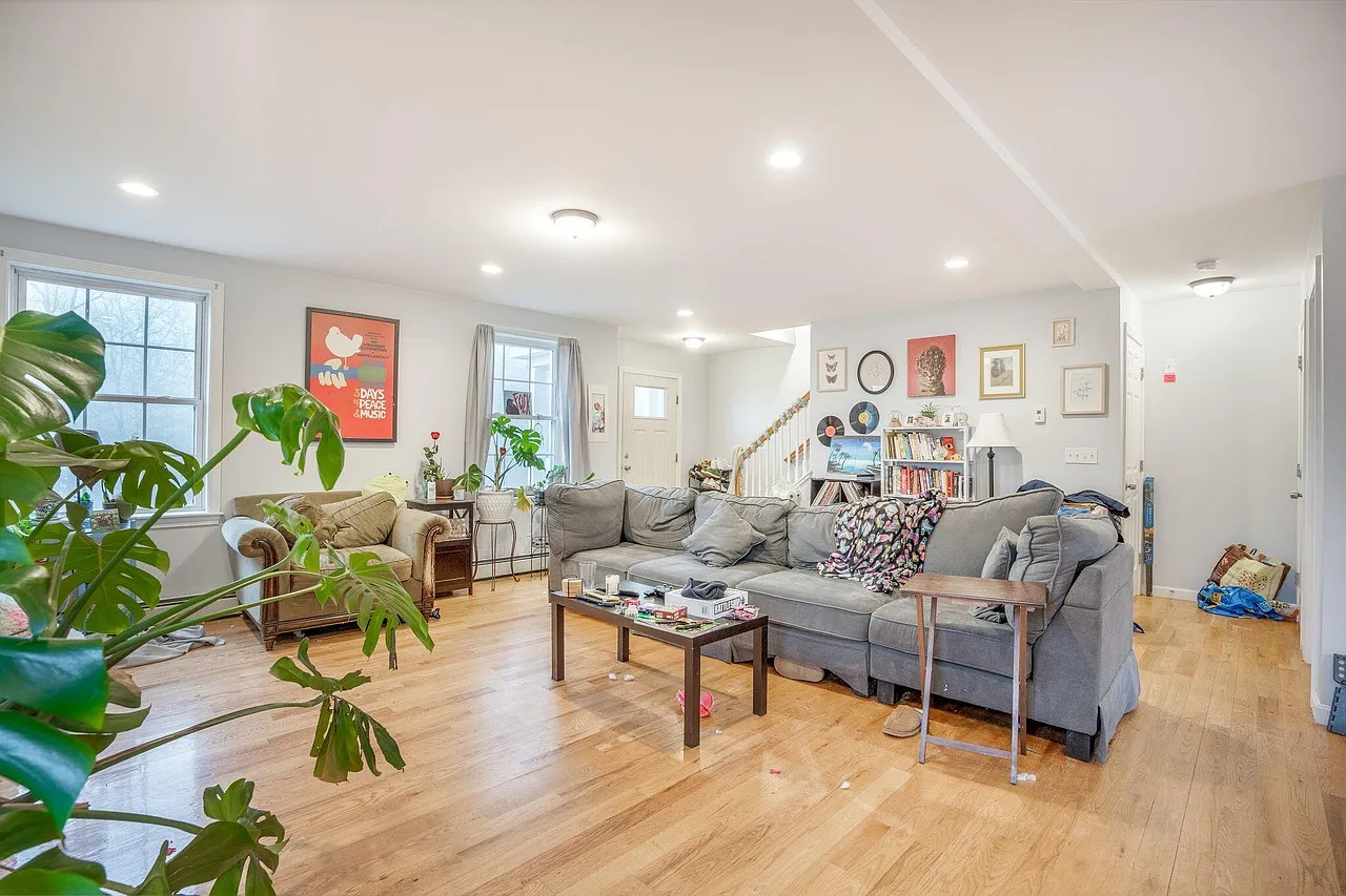 3 bed, 1500 sqft, $2,850 — Photo 3