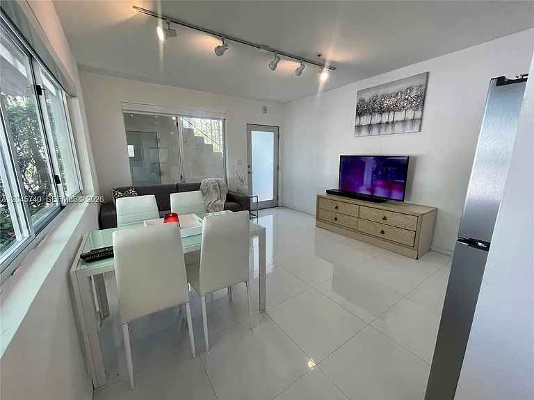801 15th St #101 — Photo 3