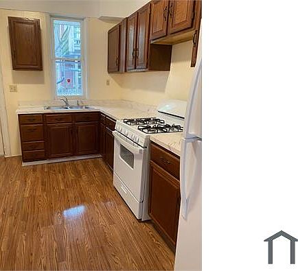 3rd image of 2121 Penn St