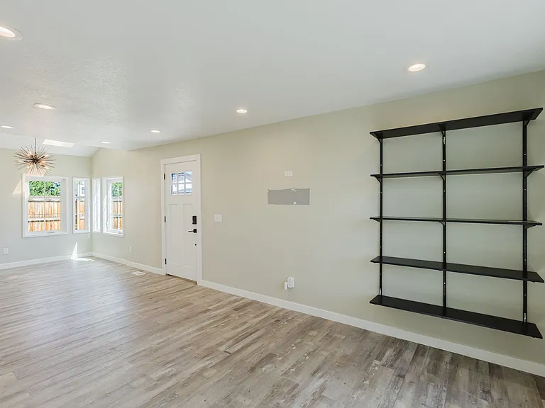 4001 E Cornell Ave — Photo 6