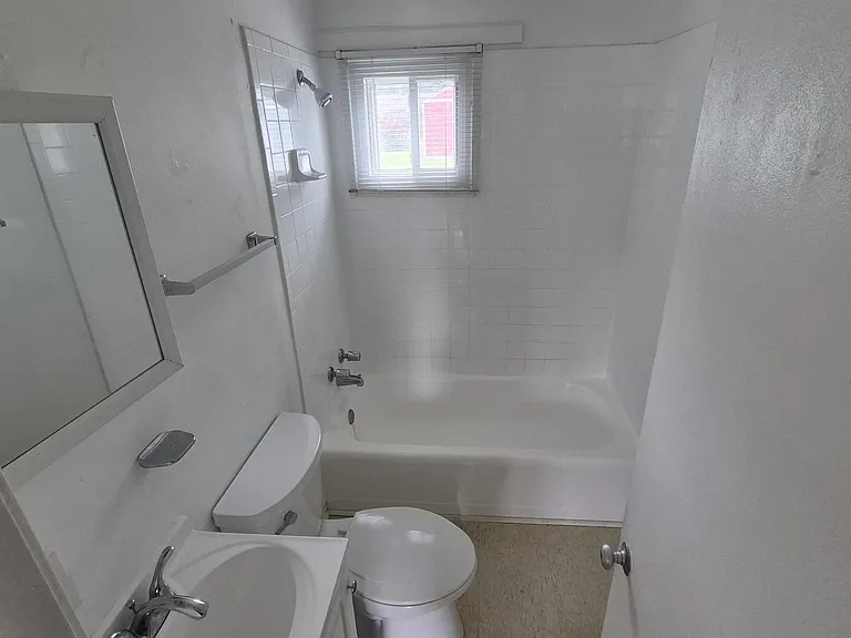 311 Avondale Rd — Photo 5