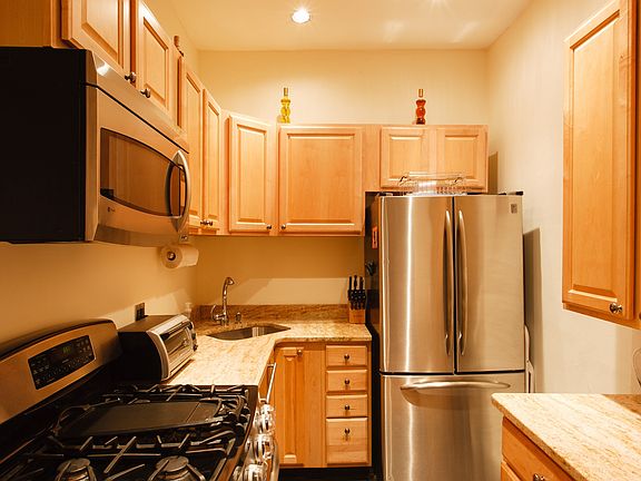 4th image of 925 Union St #62