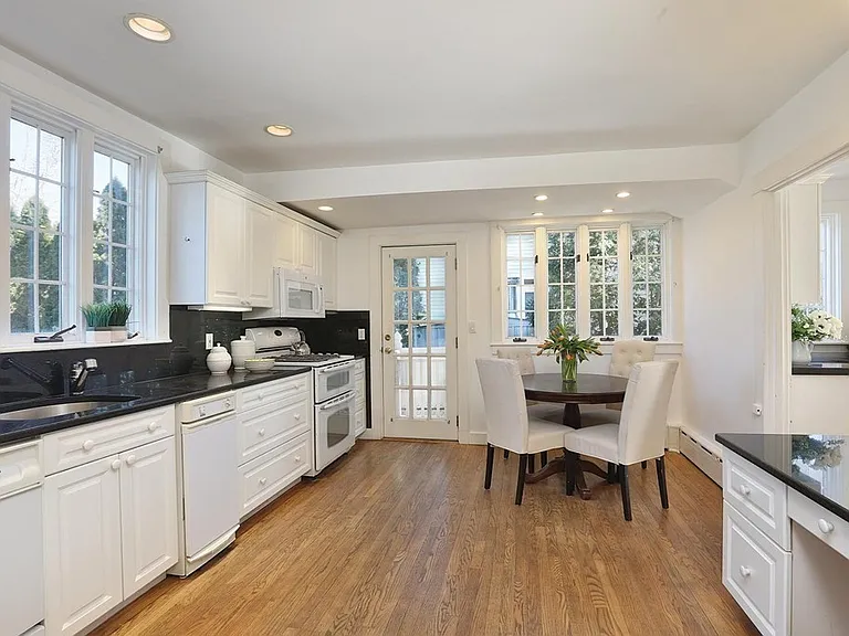 16 Ballard St #1 — Photo 3